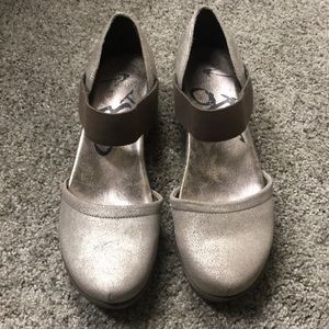 OTBT soft gold wedge